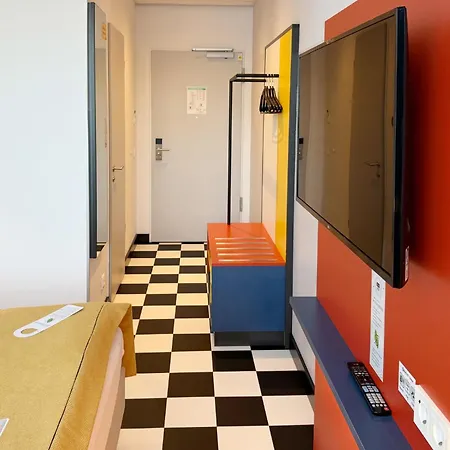 - The Niu, Form Feuerbach By Ihg 3*