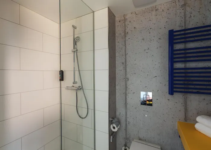 - The Niu, Form Feuerbach By Ihg Hotell 3*