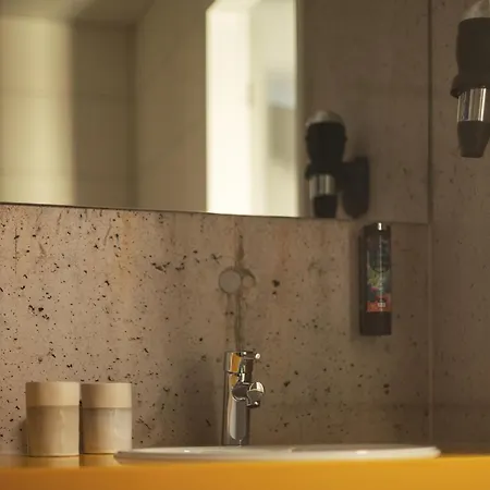 - The Niu, Form Feuerbach By Ihg Estugarda